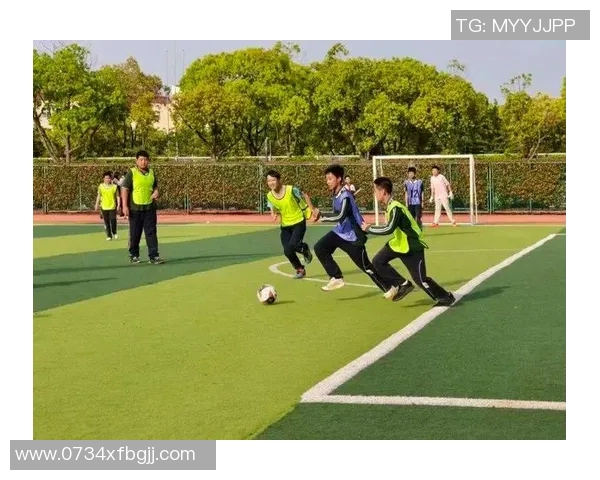 足球小子携手伙伴征战绿茵场梦想实现之路迎接挑战拼搏奋斗青春无限